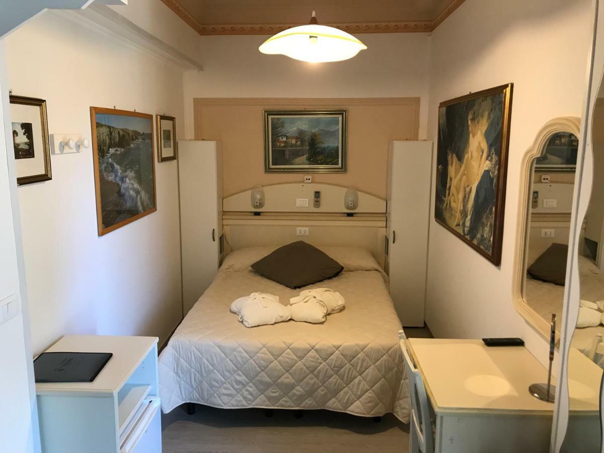Hotel Byron Milano Marittima Eksteriør bilde